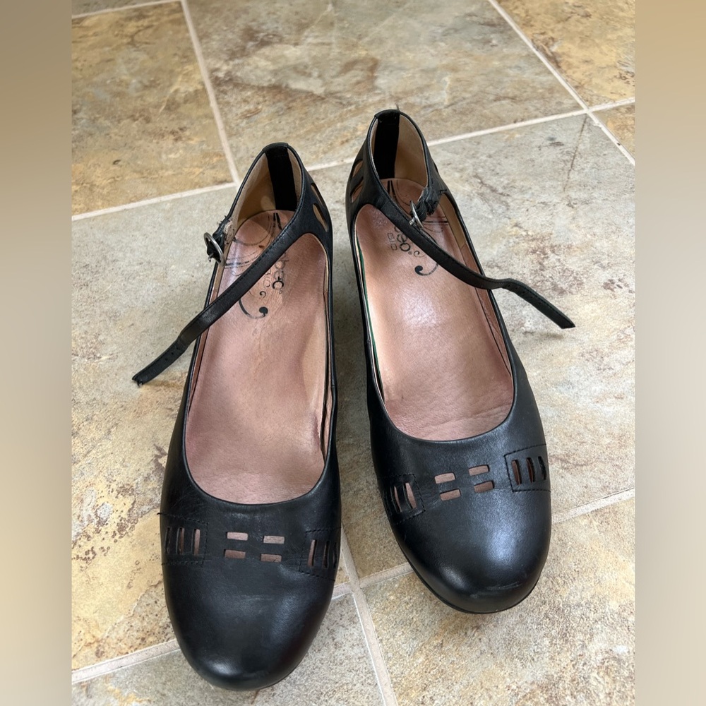 Abeo Black Women's Shoes